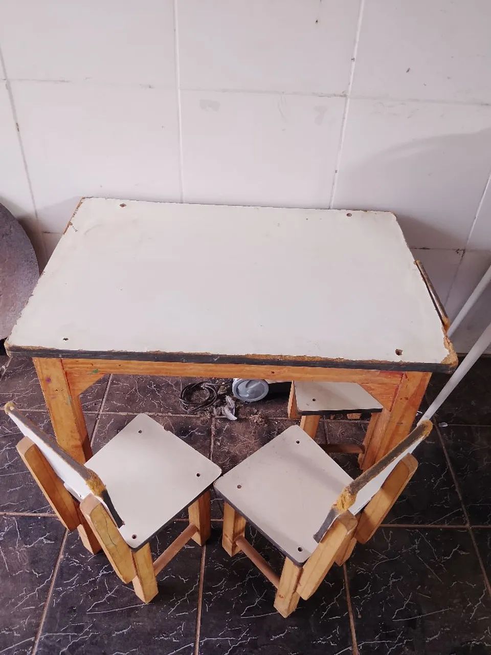 MESINHA COM CADEIRAS  - Foto 3