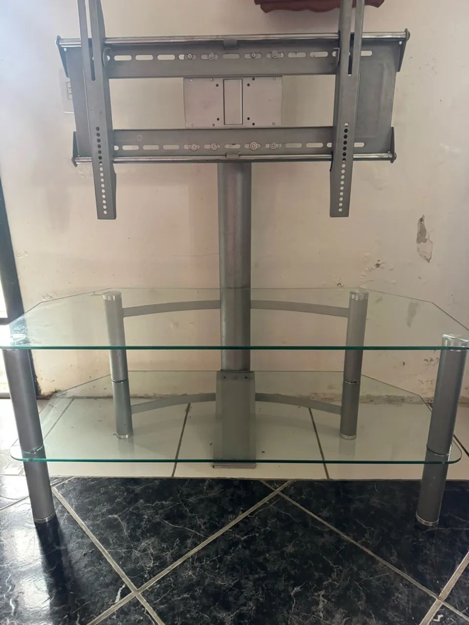 Sofá de couro e rack c/ suporte  - Foto 5