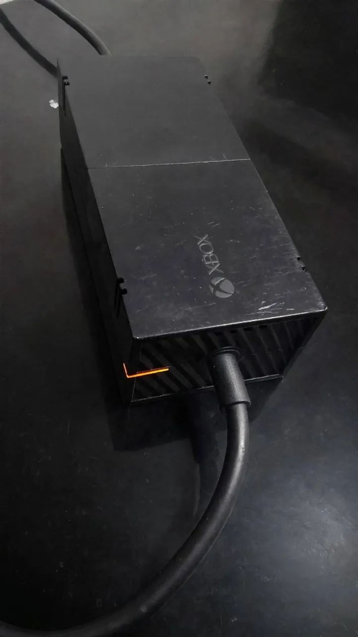 Fonte Xbox one original nunca aberta 