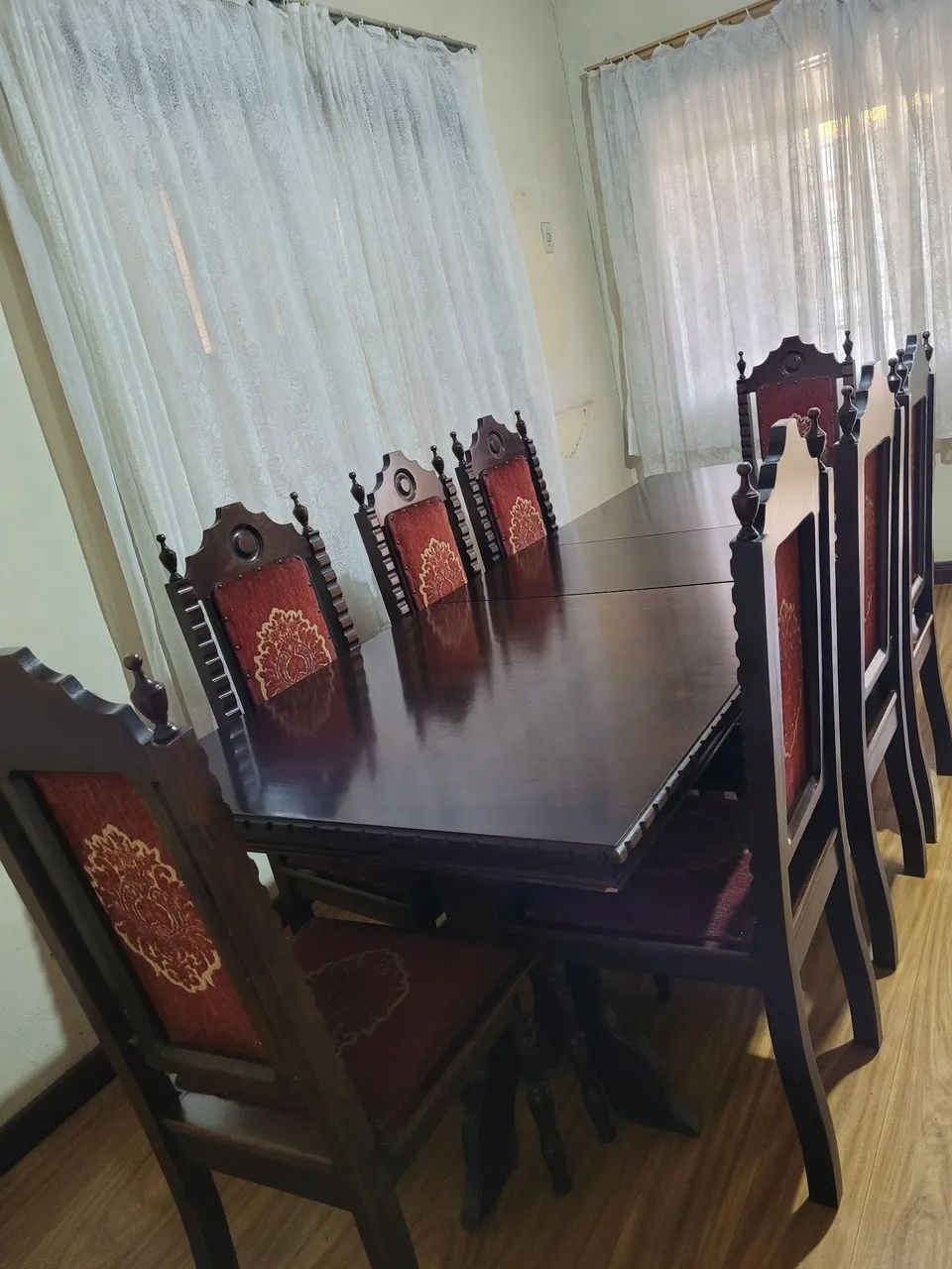 Jogo mesa em imbuia com 8 cadeiras  - Foto 2
