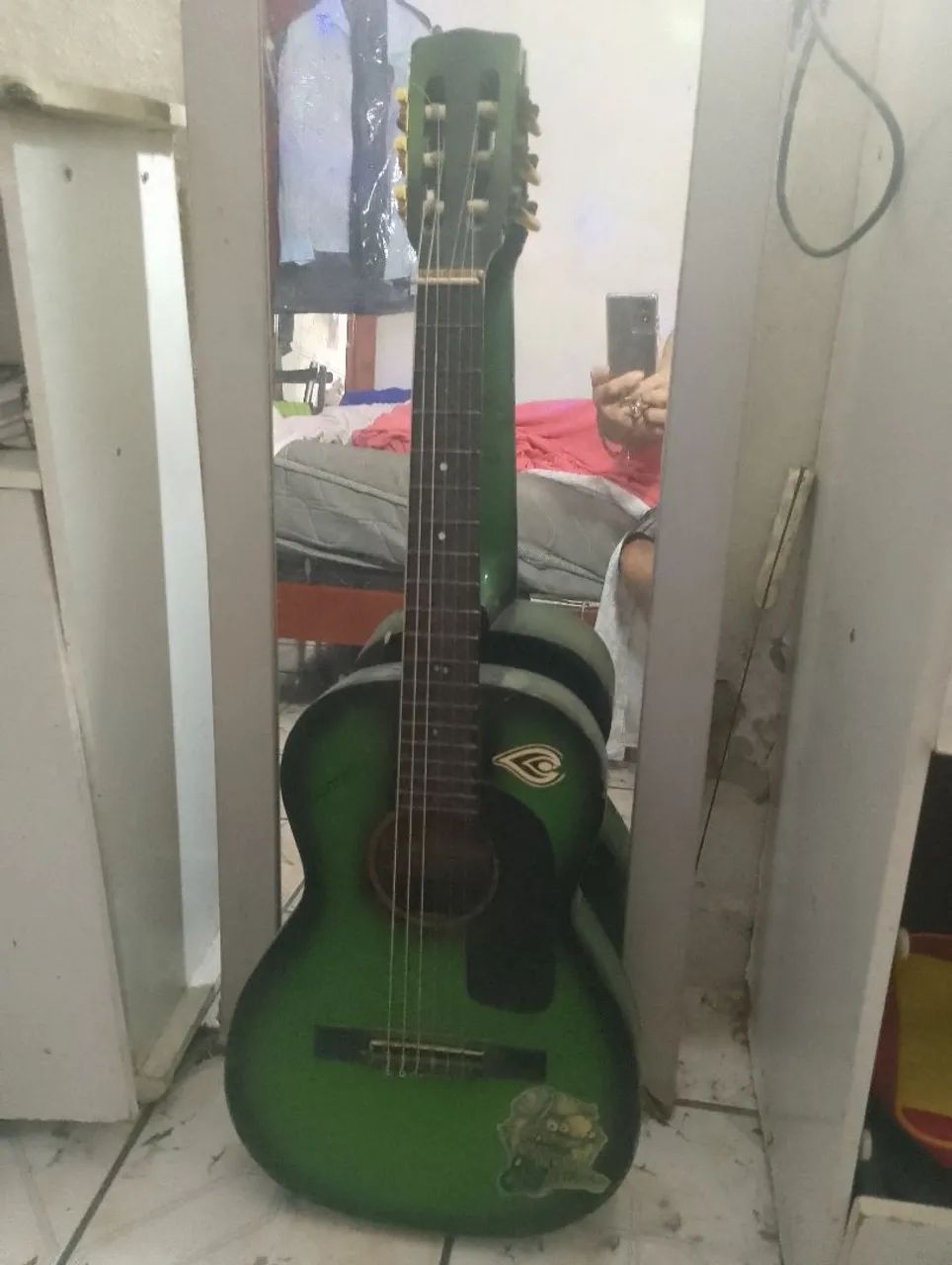 Violão marca Giannini.