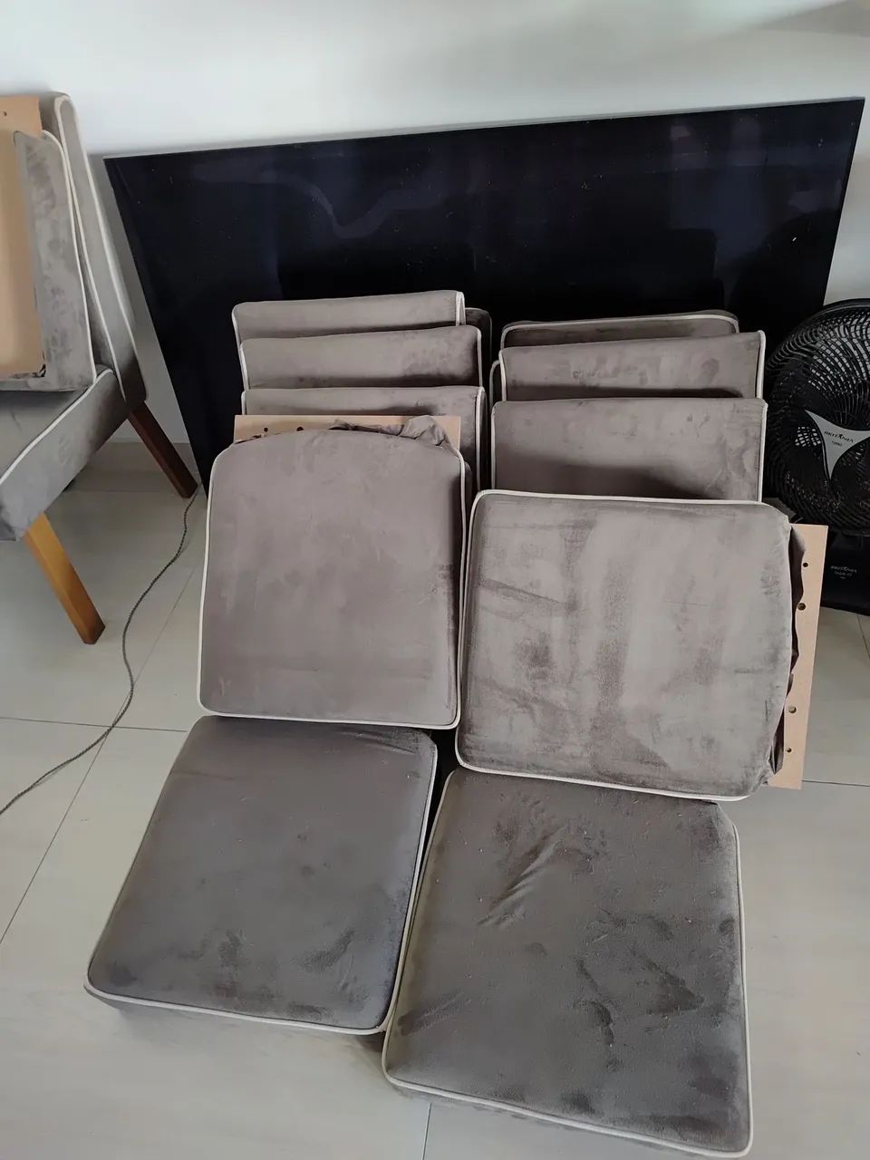 Vendo 4 cadeiras novas 300 cada - Foto 3
