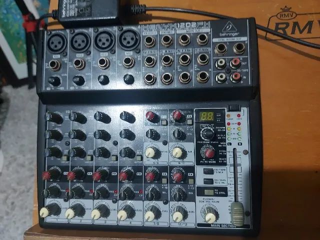 Mesa De Som Behringer Xenyx 1202fx com 12 Canais - Foto 3