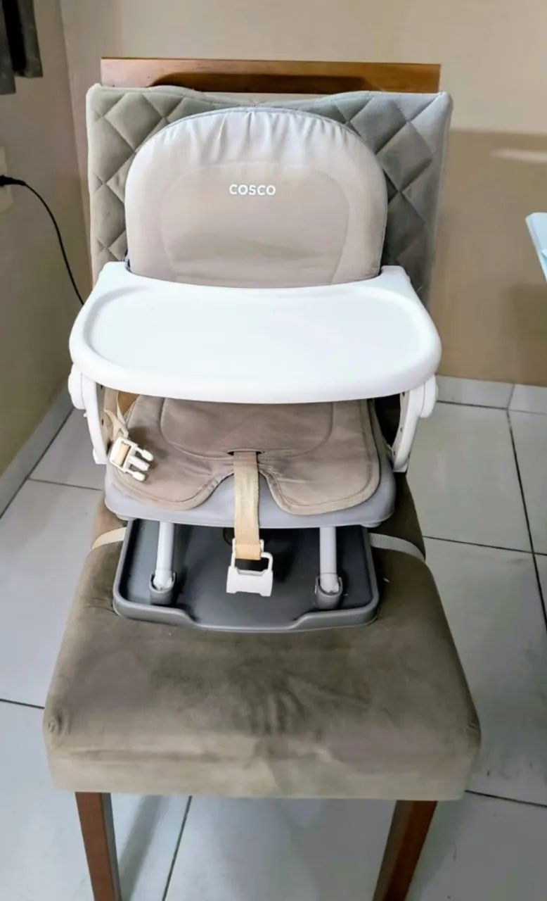 Cadeira infantil de alimentação 