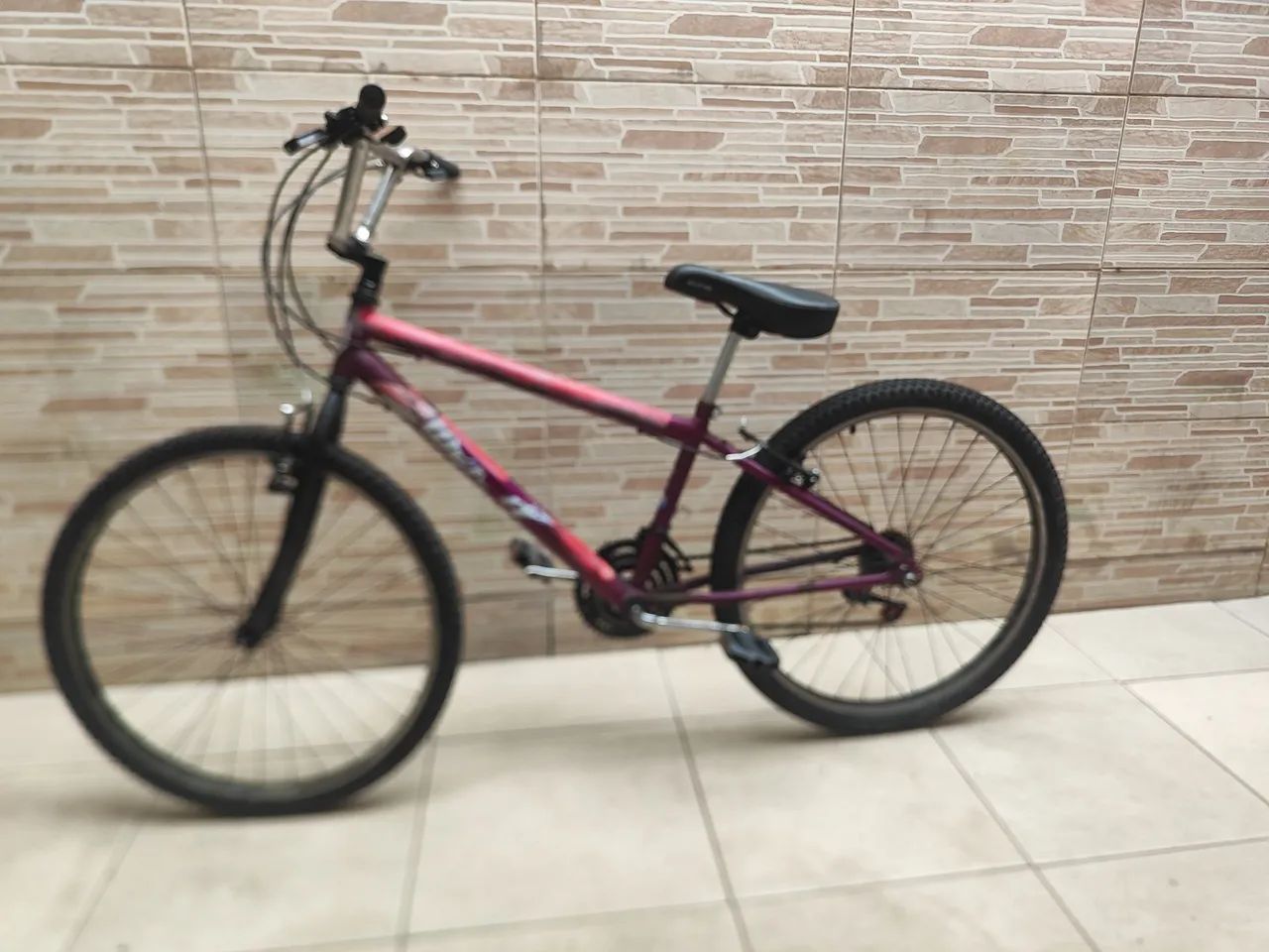 Bicicleta aro 26 com marcha V7 - Foto 4