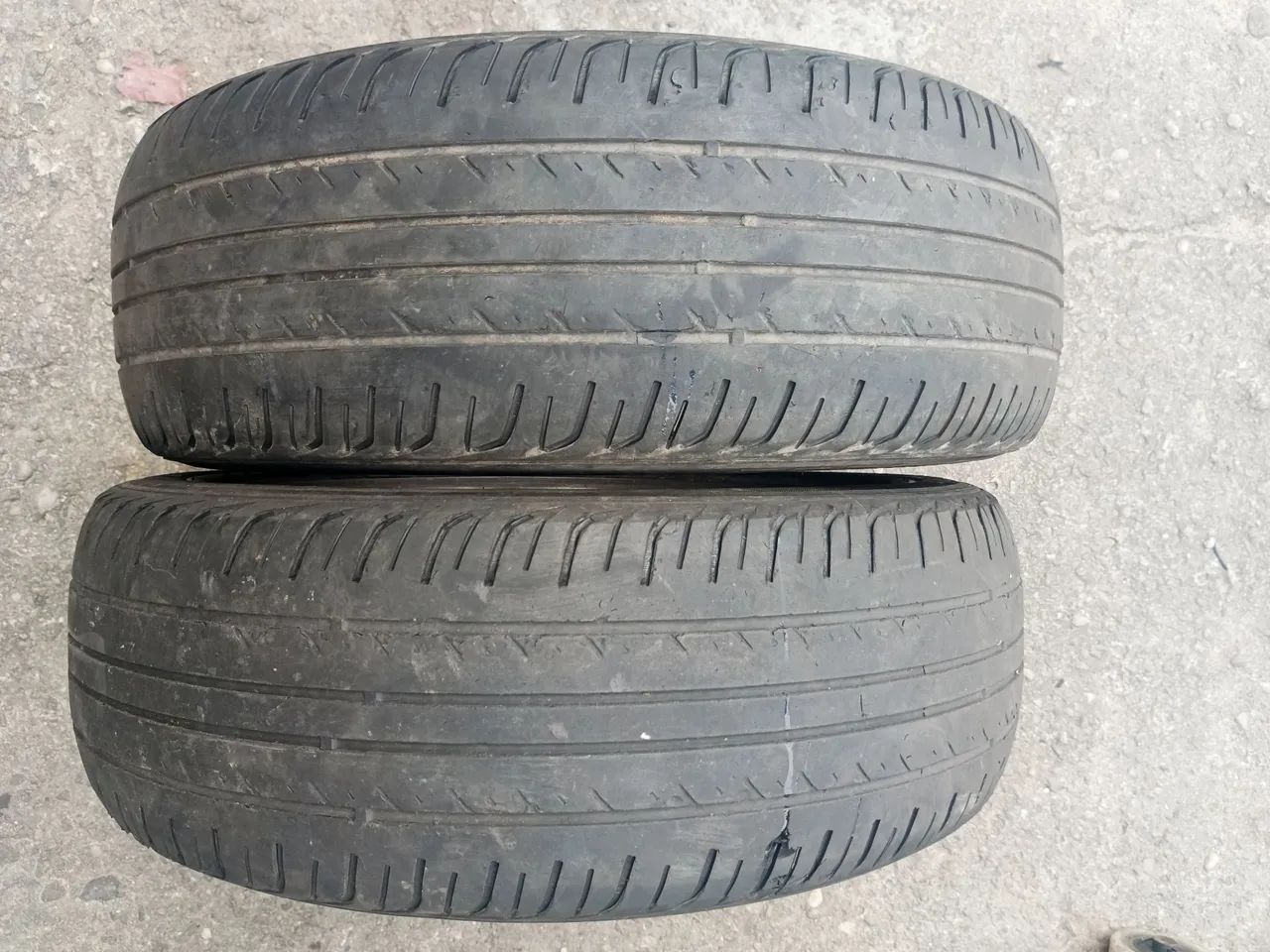 2 Pneus Aro 15 