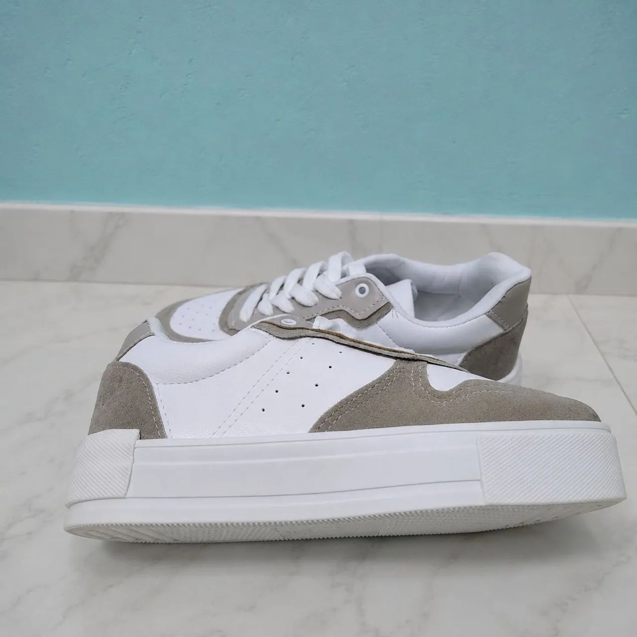 Tenis branco 36 - Foto 4