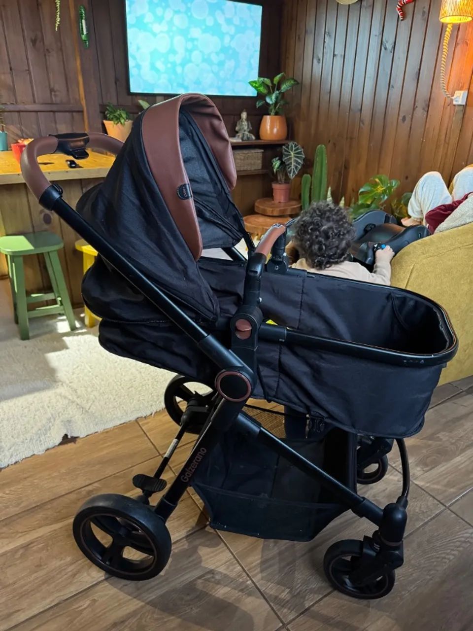 Carrinho de bebê seminovo 