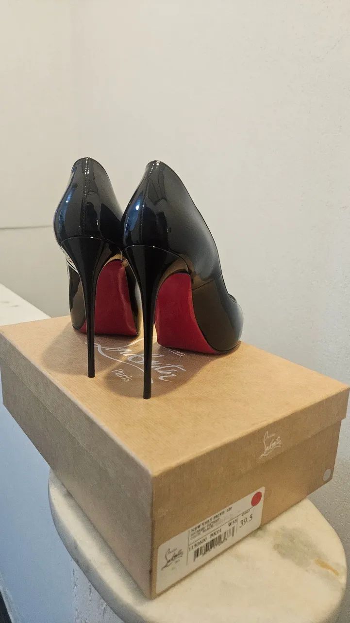 Christian Louboutin - Foto 2