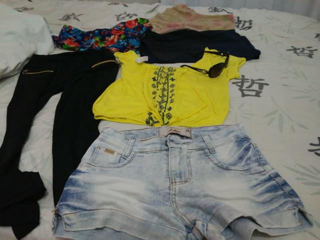 Lote de roupas e um óculos no preçinho