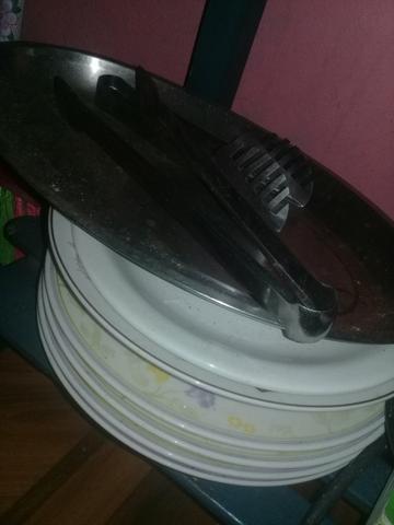 Panelas e relogio
