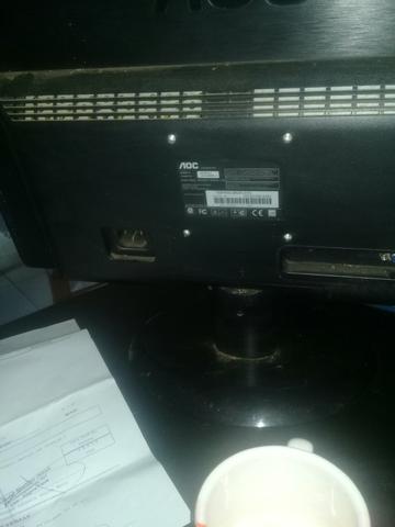 Vendo um monitor com teclado mais computador