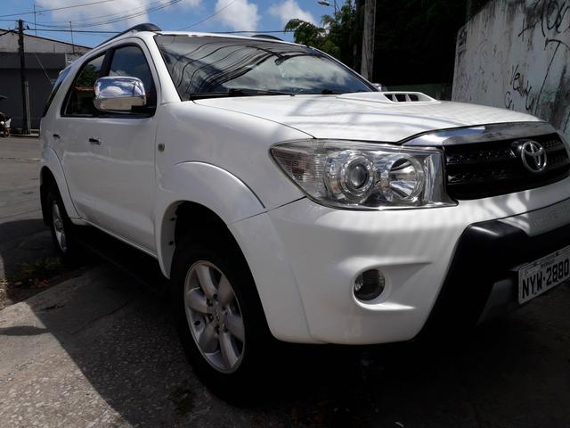 Toyota Hillux SW4 Automática 7 Lugares. - Foto 2