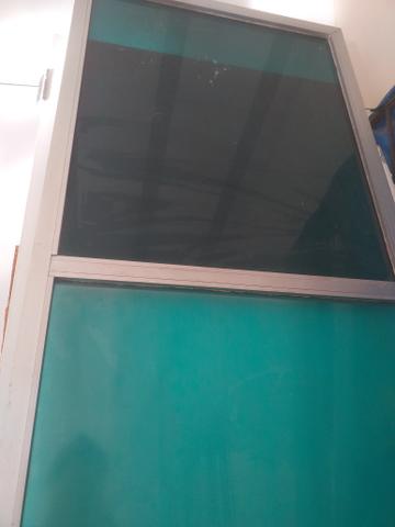 Porta de alumínio com vidro - Foto 2
