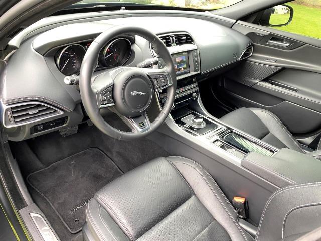 Jaguar Xe 2.0 TurboCharged R-Sport 2018 - Foto 5