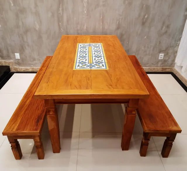 Mesa Rústica + 2 bancos, em madeira maciça Móveis Lagoa Santa