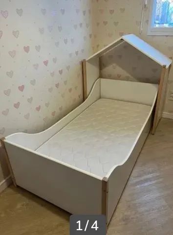 Cama casinha infantil Tok Stok com colchão 