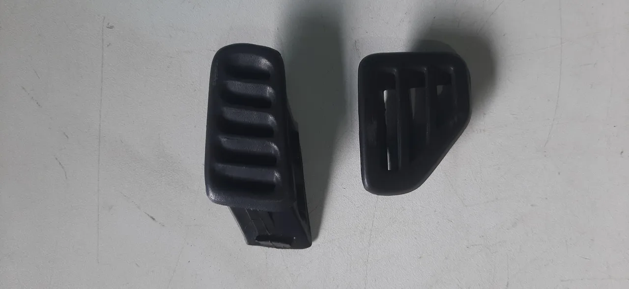 PAR DIFUSORES DE AR DO PAINEL FORD ESCORT HOBBY 95