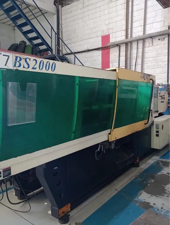 Máquina injetora  de plástico Borché 200 tn 2010 com servo