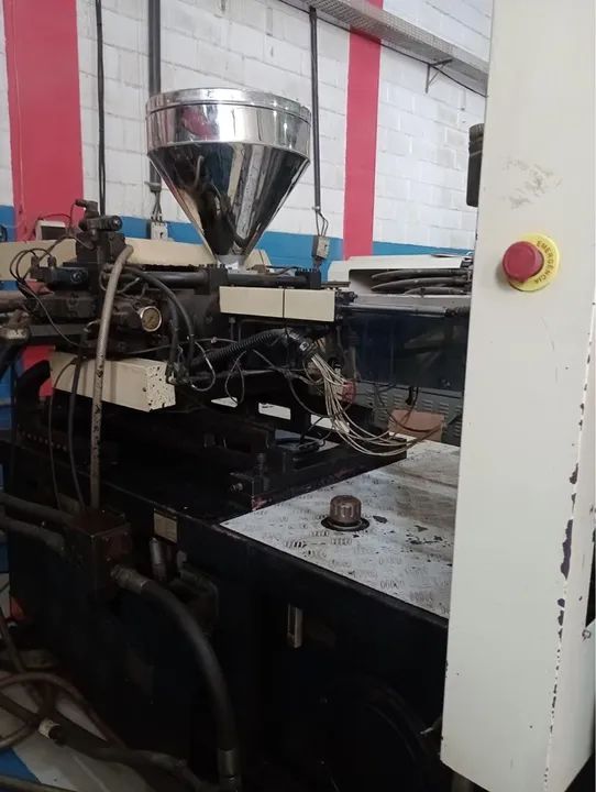 Máquina injetora  de plástico Borché 200 tn 2010 com servo - Foto 3