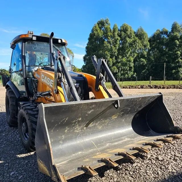 Retroescavadeira Case 580n 4x4 ano 2023