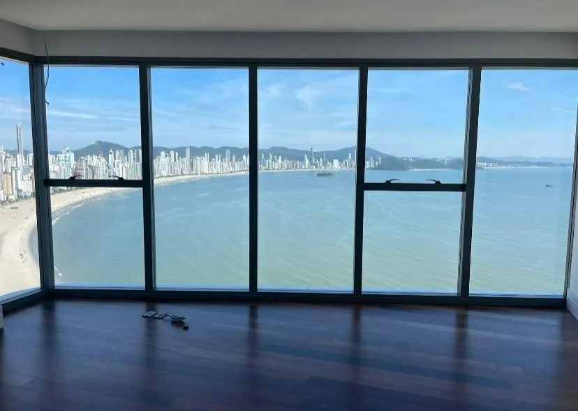 Apartamento Frente Mar 4 Suítes edifício Pharos Cechinel Balneário Camboriú