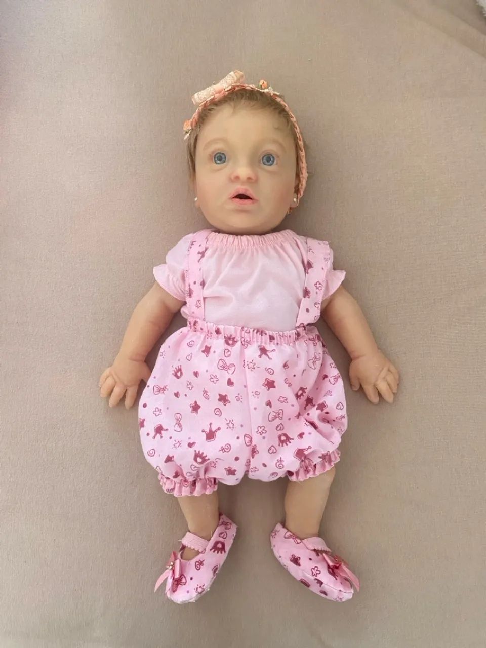 Boneca reborn silicone sólido 