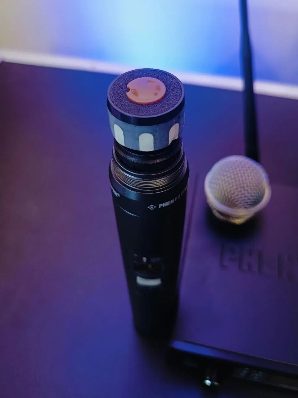 Sistema de Microfone Sem Fio UHF Duplo com Varredura Automática Phenyx Pro PTU-71-2H - Foto 3