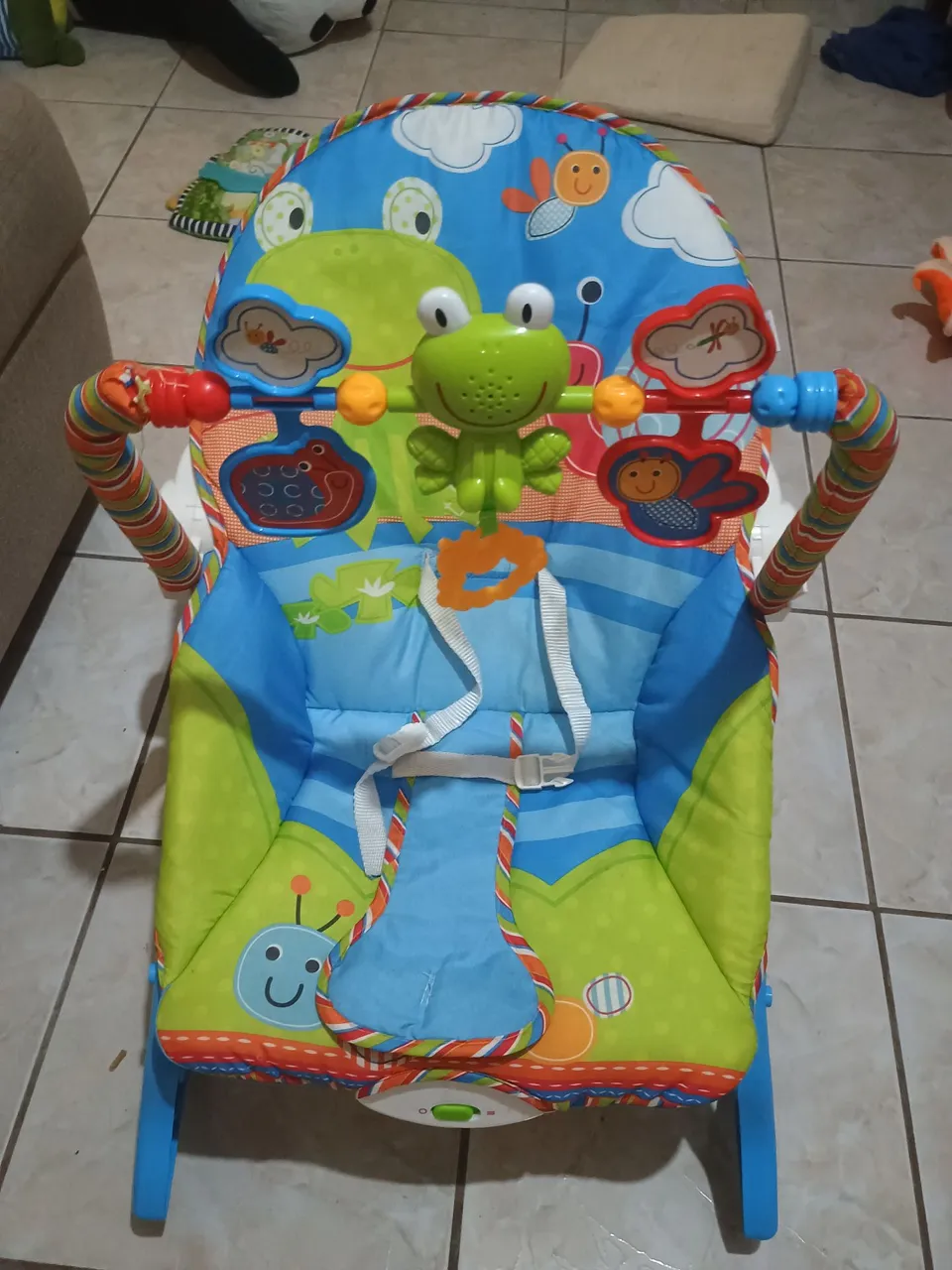 Cadeirinha de Descanso Infantil com Barra de Brinquedos