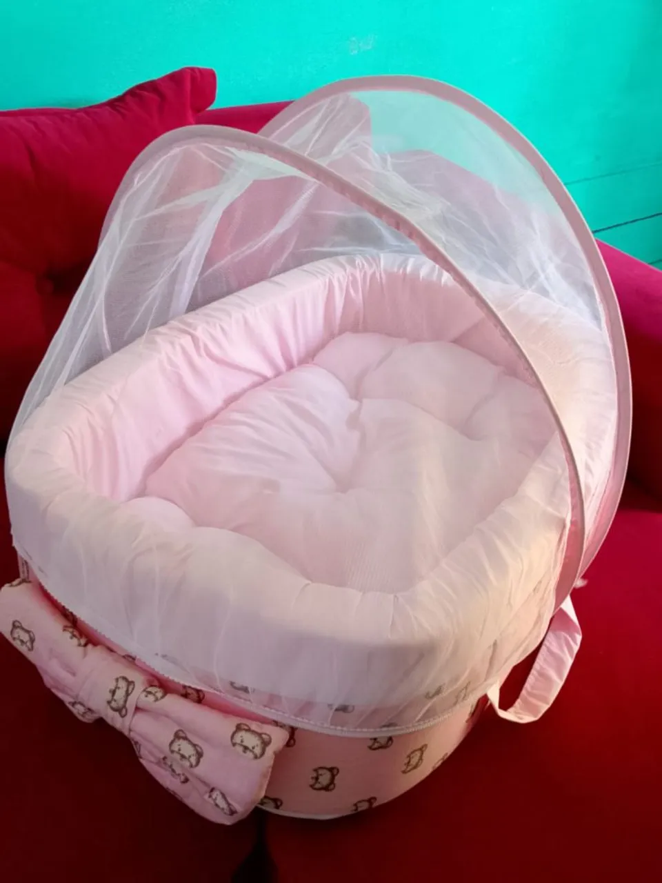 Berço portátil com mosquiteiro e design fofo