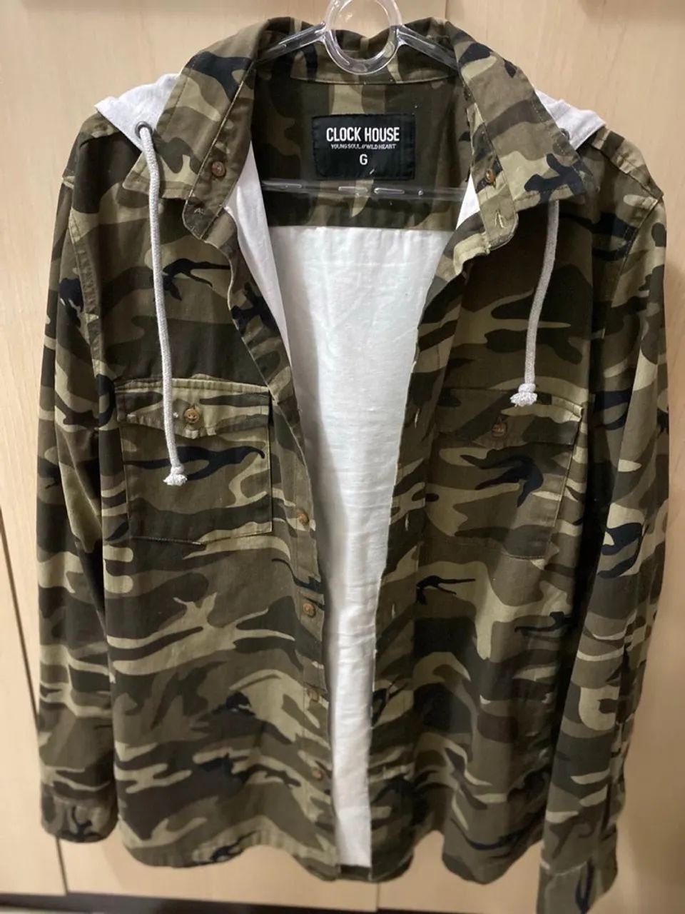 Jaqueta Camuflada com Capuz Clock House G nova