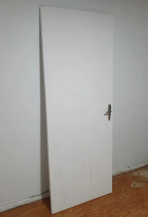 Porta Interna em Madeira com Fechadura - Foto 2