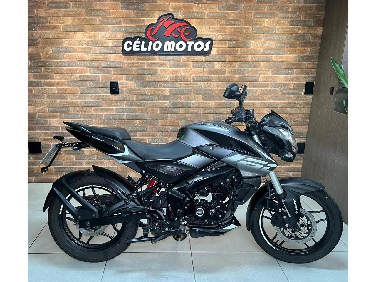 Motos Bajaj Dominar 160 no Brasil
