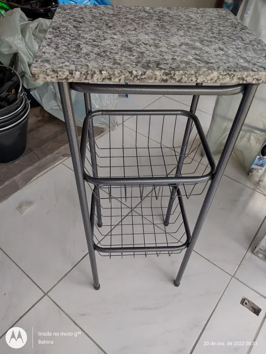 fruteira com pedra de mármore