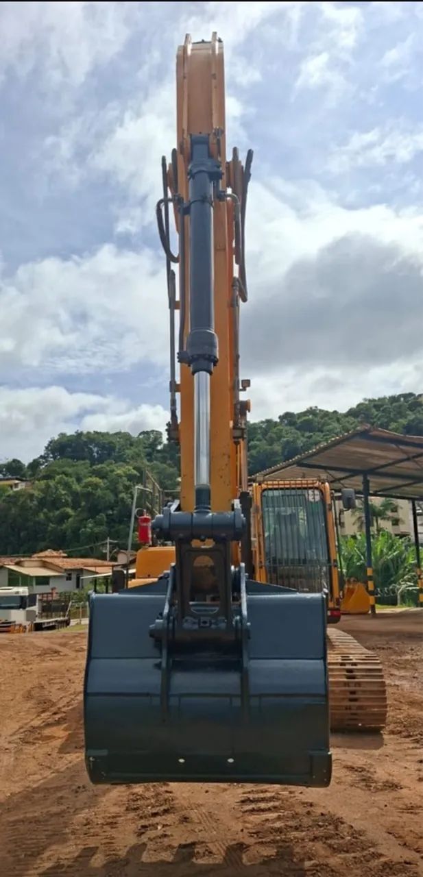 Escavadeira Hyundai 220 LC-9 ano 2018 com 7.500 horas, em MG - Foto 3