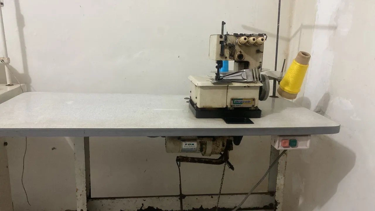 Máquina de Costura Semi-Industrial Bracob