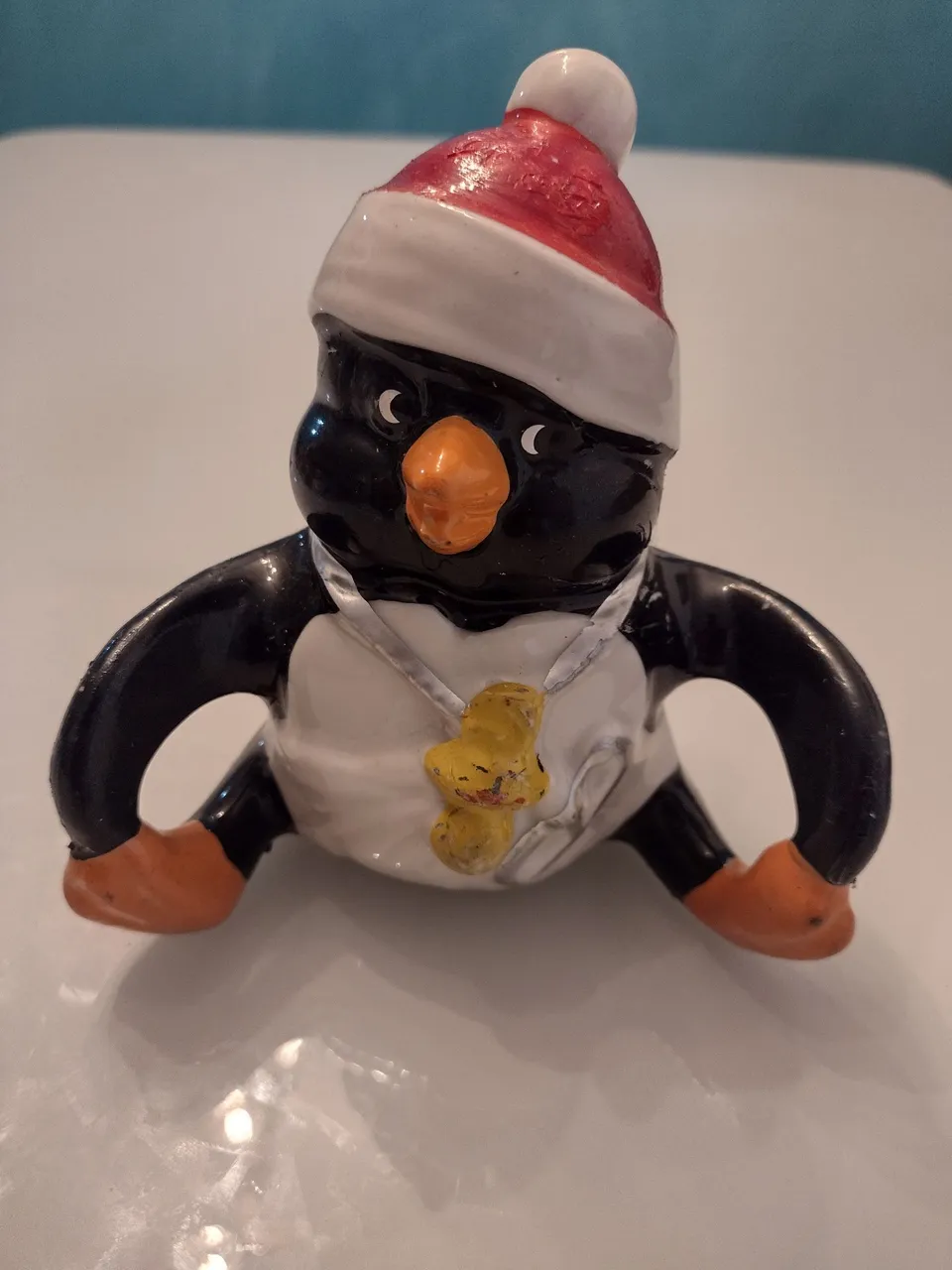 Pinguim de cerâmica vintage com gorro de Natal