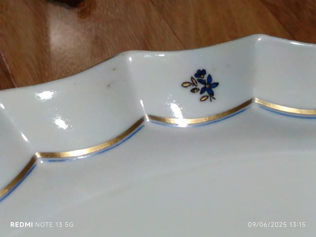 Travessa Oval  Portuguesa, 1950, Decorada com Detalhes Florais - Foto 5