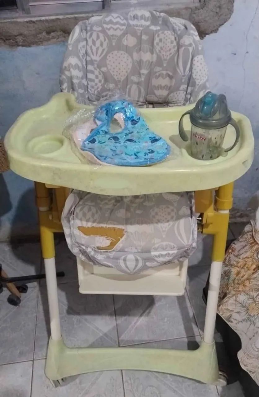 Cadeira de alimentação infantil 