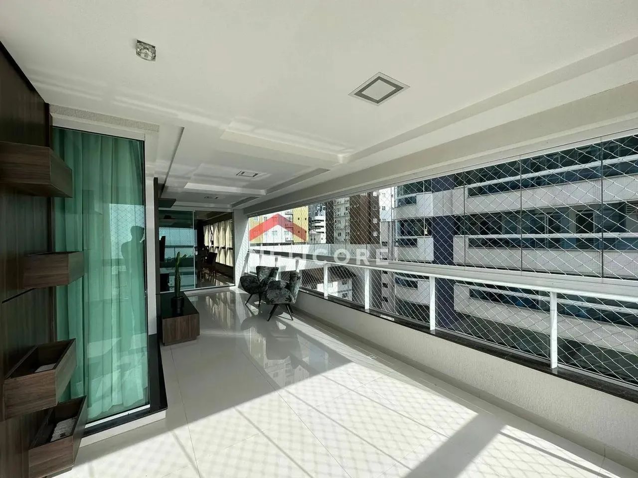 Apartamento em Rua 246 - Meia Praia - Itapema/SC