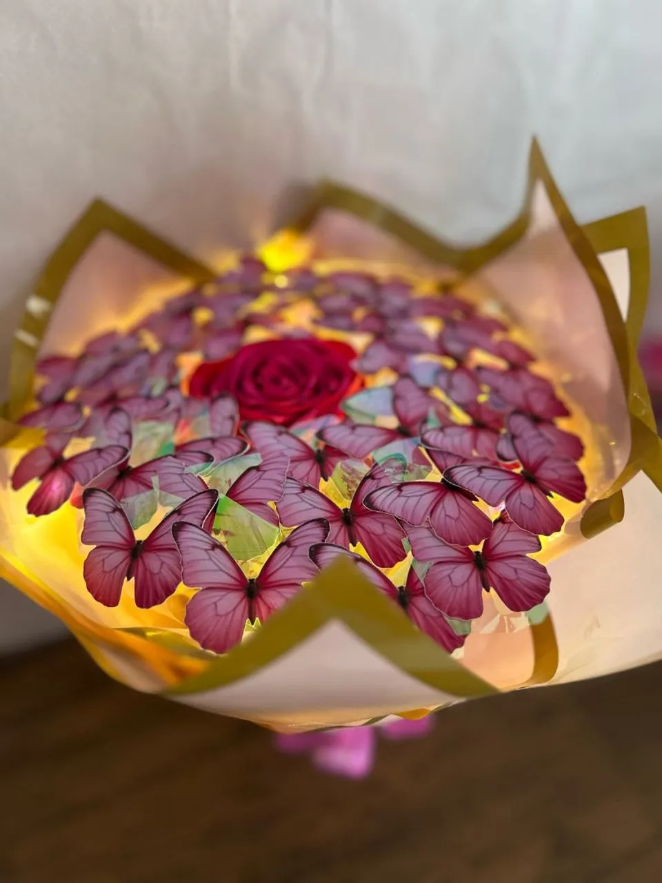 Buquê de Borboletas com Led e Rosa!