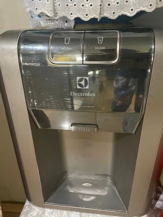 Bebedouro Electrolux com água natural e gelada - Foto 2