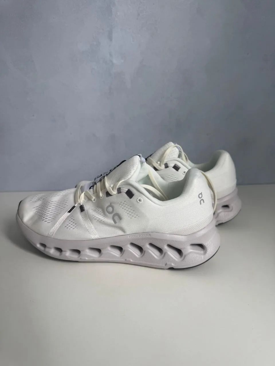 tênis on running - cloudsurfer 7 43 - Foto 4