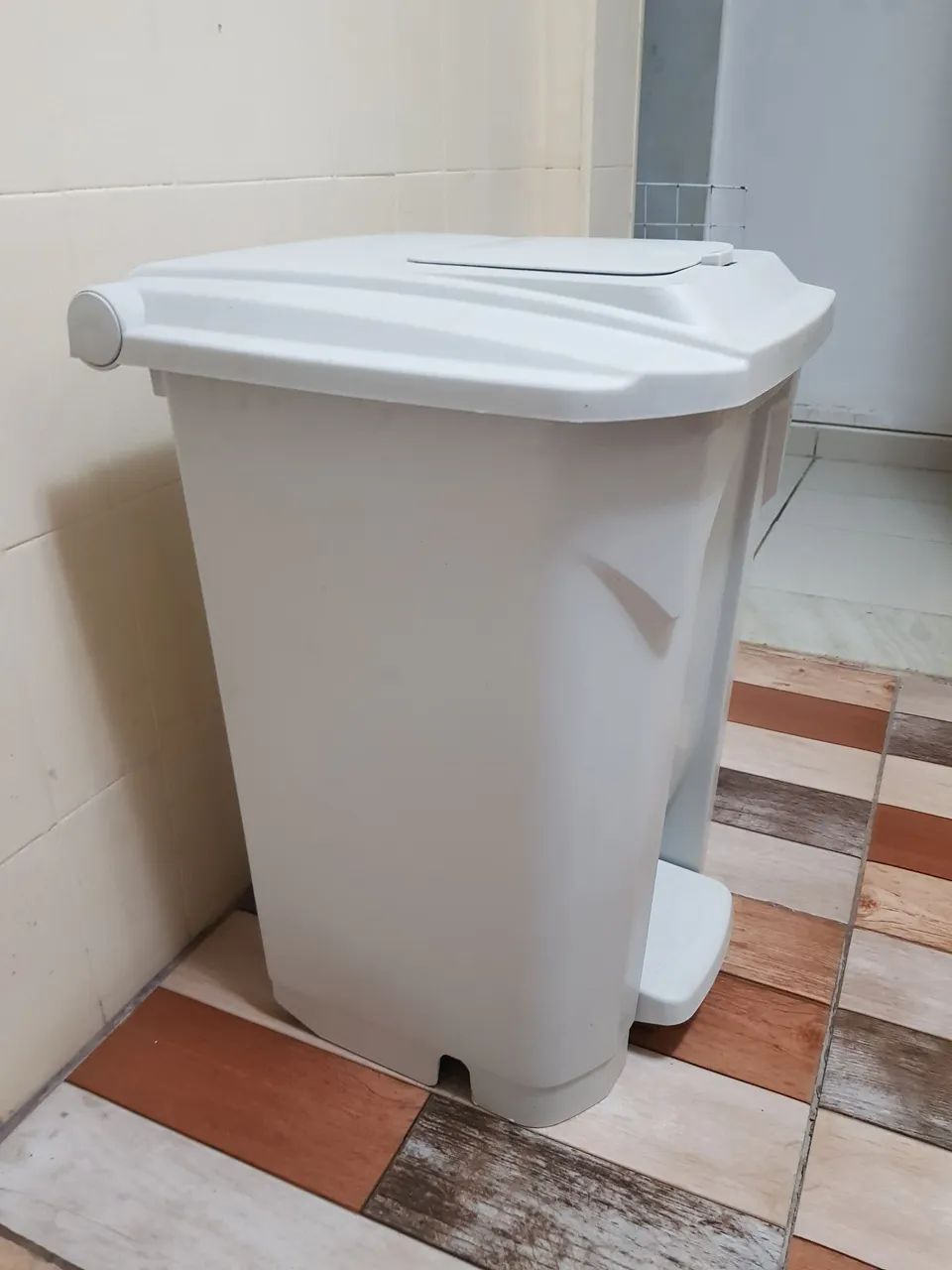 Lixeira para Cozinha com Pedal - Foto 4