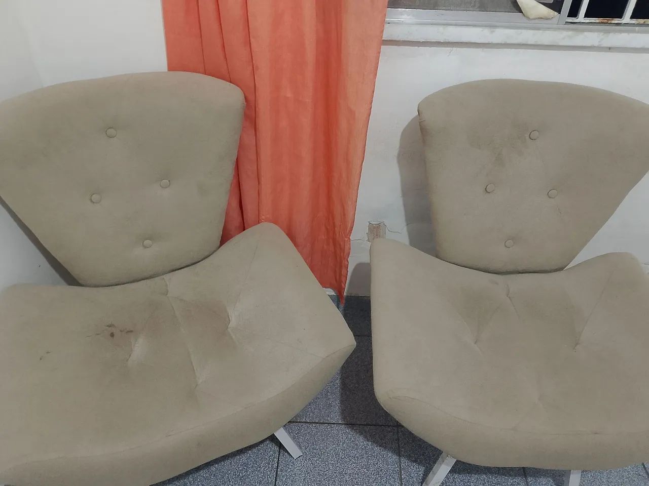 Vendo 2 poltronas de veludo 