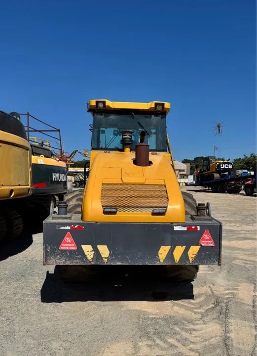 Rolo Compactador XCMG XS123PD ano 2021, Liso, com 4270 horas, ar condicionado, em SP - Foto 3