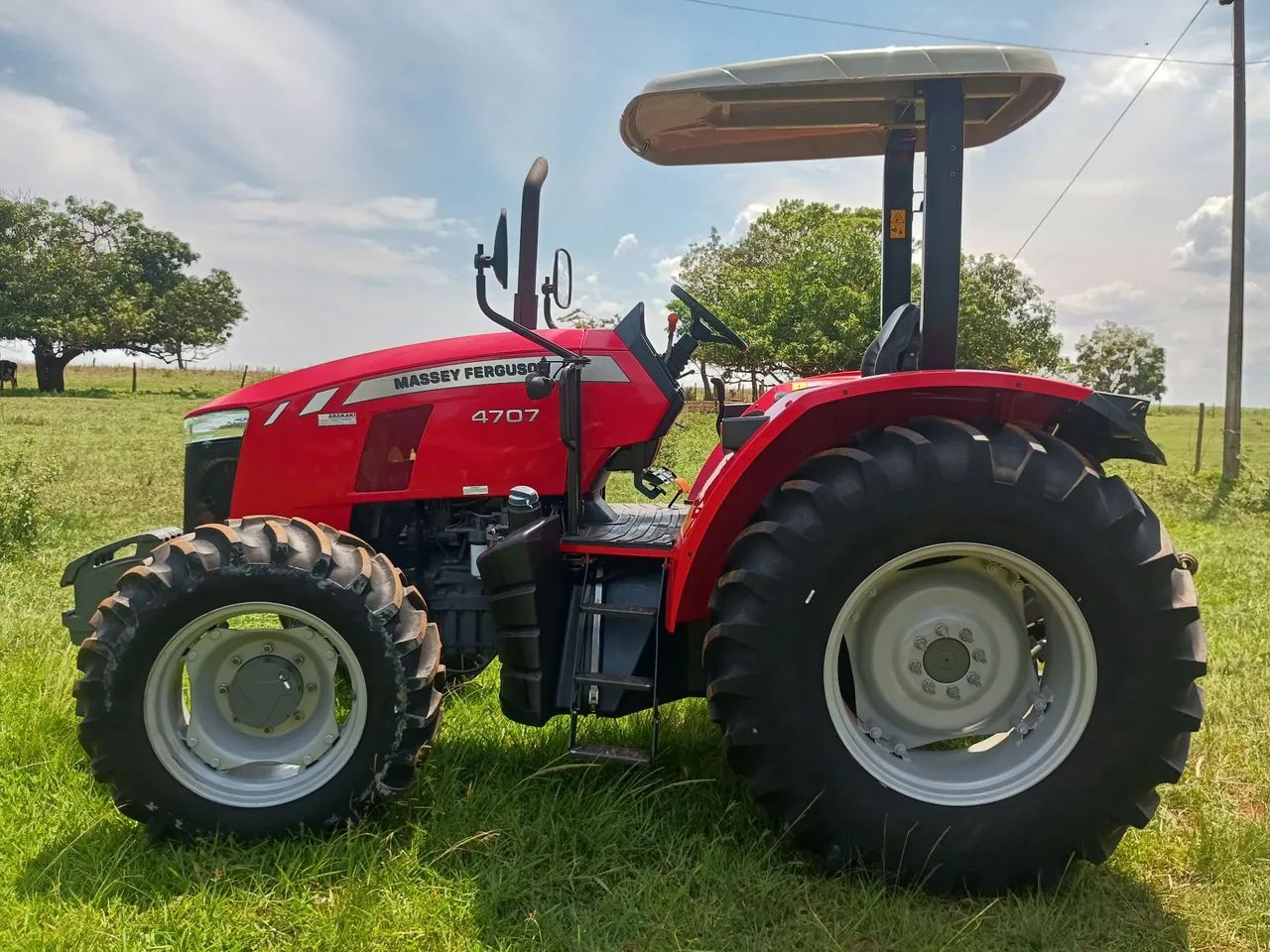 Trator Massey Ferguson MF 4707 - 80CV 