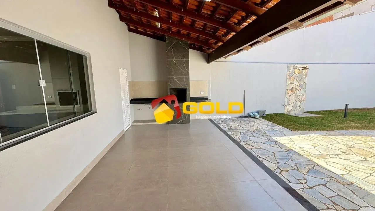 Casa para Venda em Uberlândia, Santa Mônica, 3 dormitórios, 3 suítes, 4 banheiros, 2 vagas
