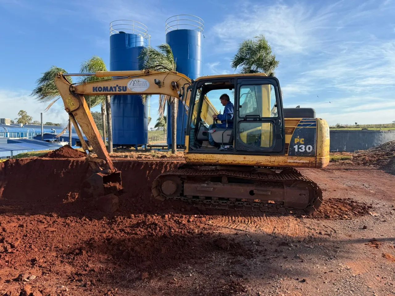 Escavadeira Hidráulica Komatsu PC130 - Foto 2