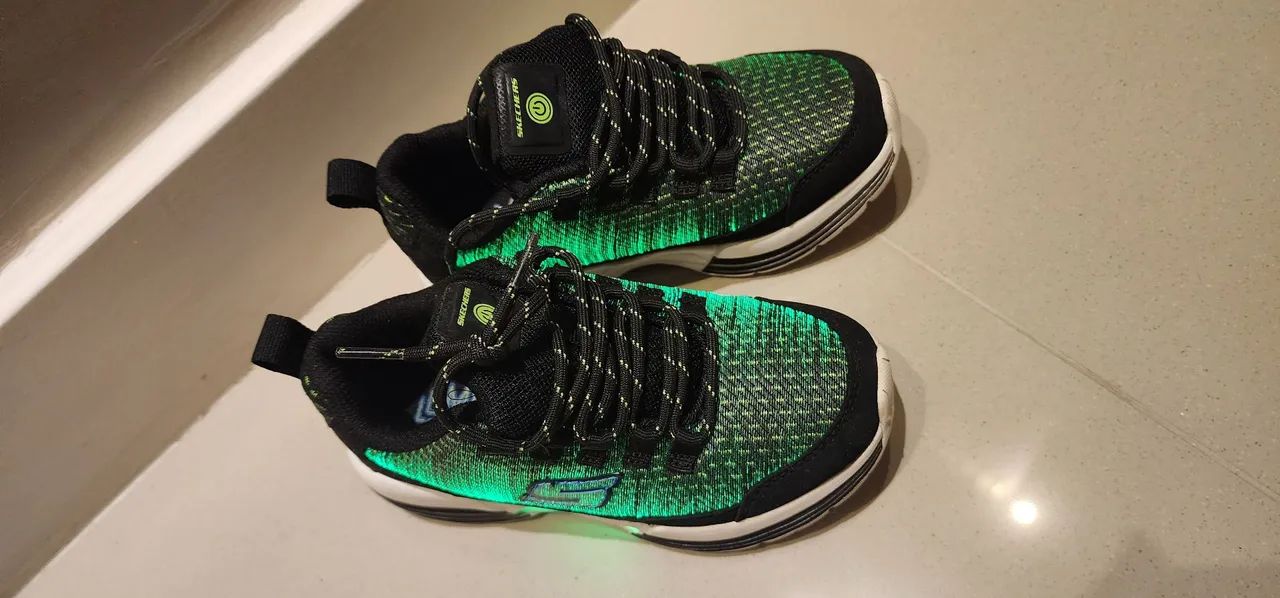Tênis Infantil Skechers com Luz - Tamanho 27 - Foto 2